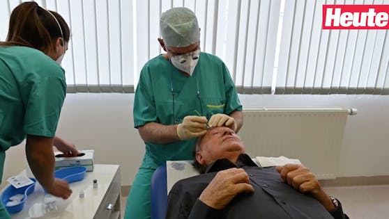 Lugner bei seiner Biopsie.