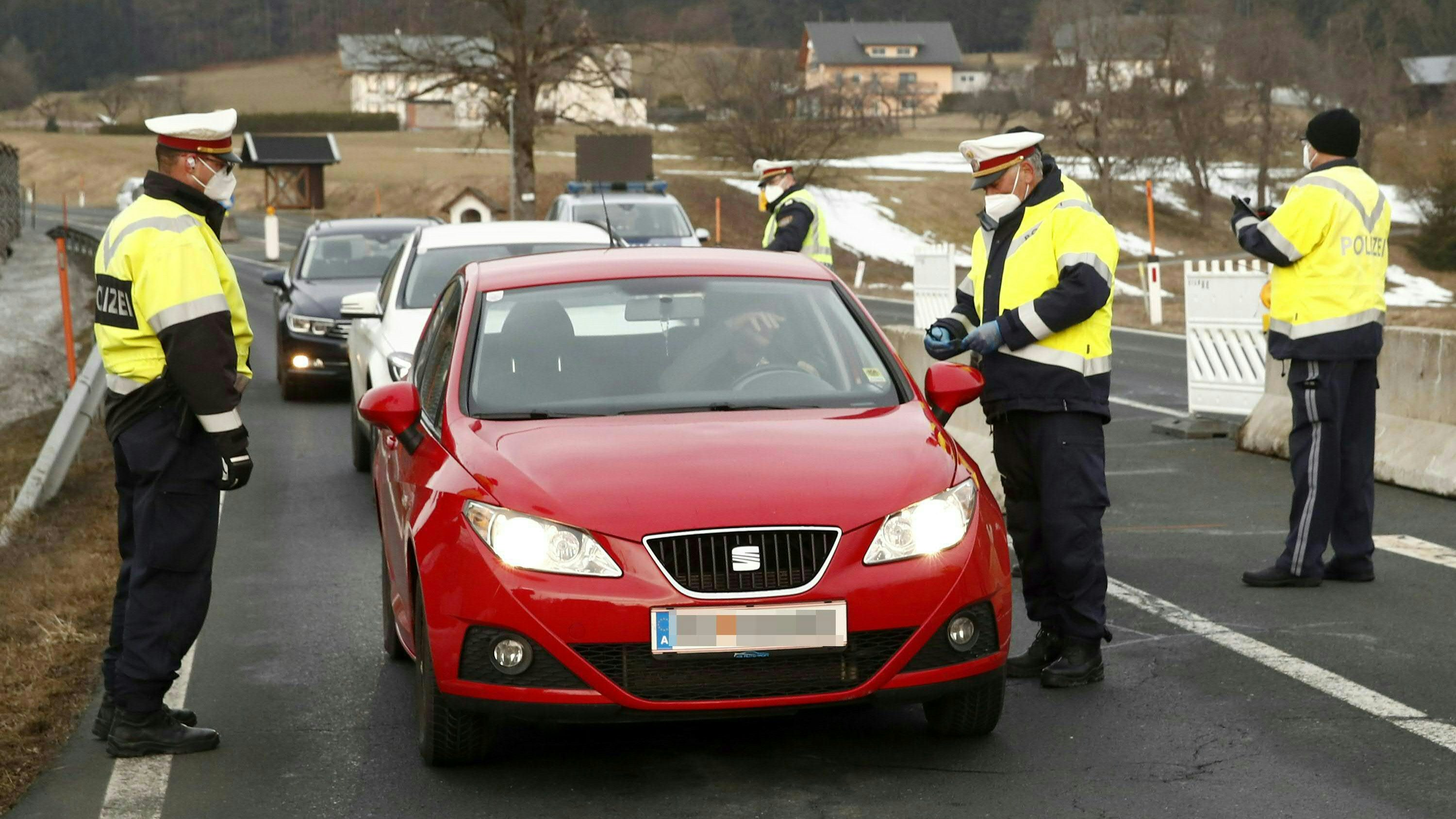 Kontrollen am Dienstag, 9. März 2021, im Rahmen des Starts der Ausreisekontrollen im Bezirk Hermagor in St. Stefan im Gailtal.