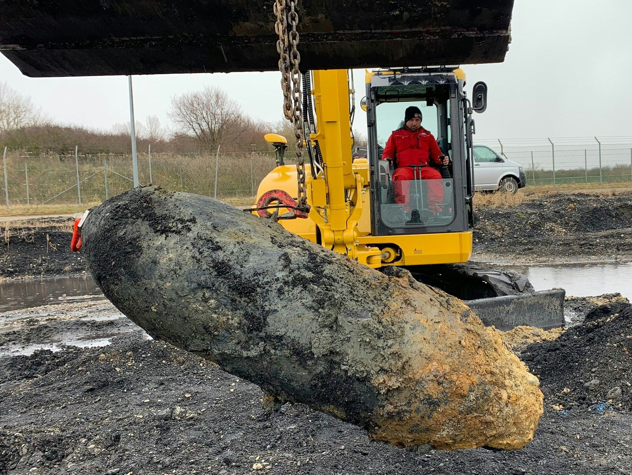Bei Sondierungsarbeiten wurde diese scharfe US-Fliegerbombe gefunden.