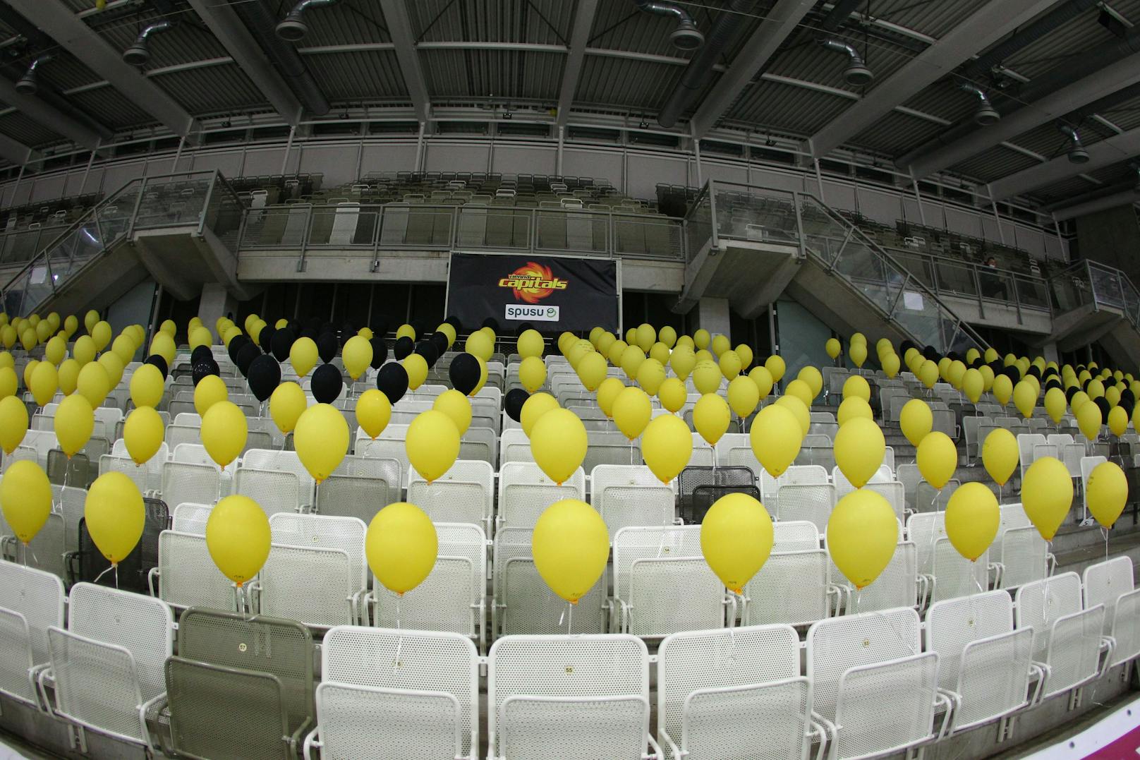 “Let’s Make The Halle Yellow!”, lautet das Motto der Caps. Fans konnten mit Luftballons für den Caps-Nachwuchs spenden.