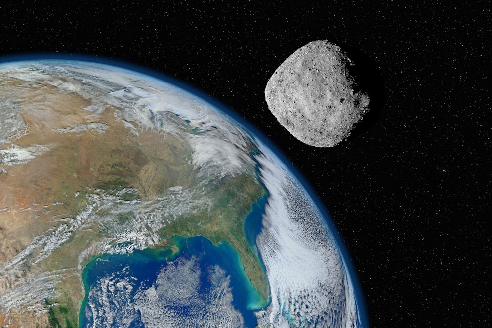 Der Asteroid 2015 BY310 kommt alle zwei Jahr an der Erde vorbei.