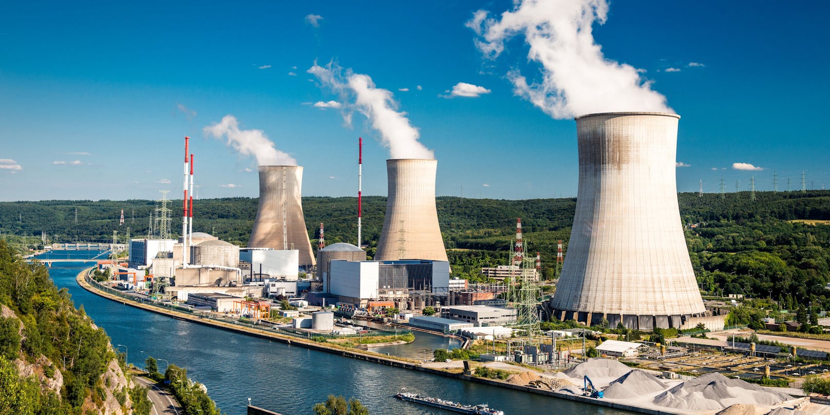 Das Atomkraftwerk Tihange in Huy (Belgium)