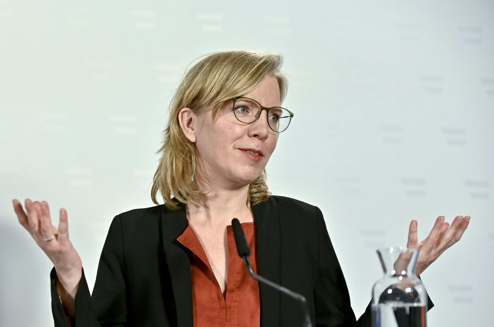 Umweltministerin Leonore Gewessler (Grüne) am 10. März 2021 im Rahmen der Präsentation des Erneuerbaren-Ausbau-Gesetzes (EAG) in Wien.