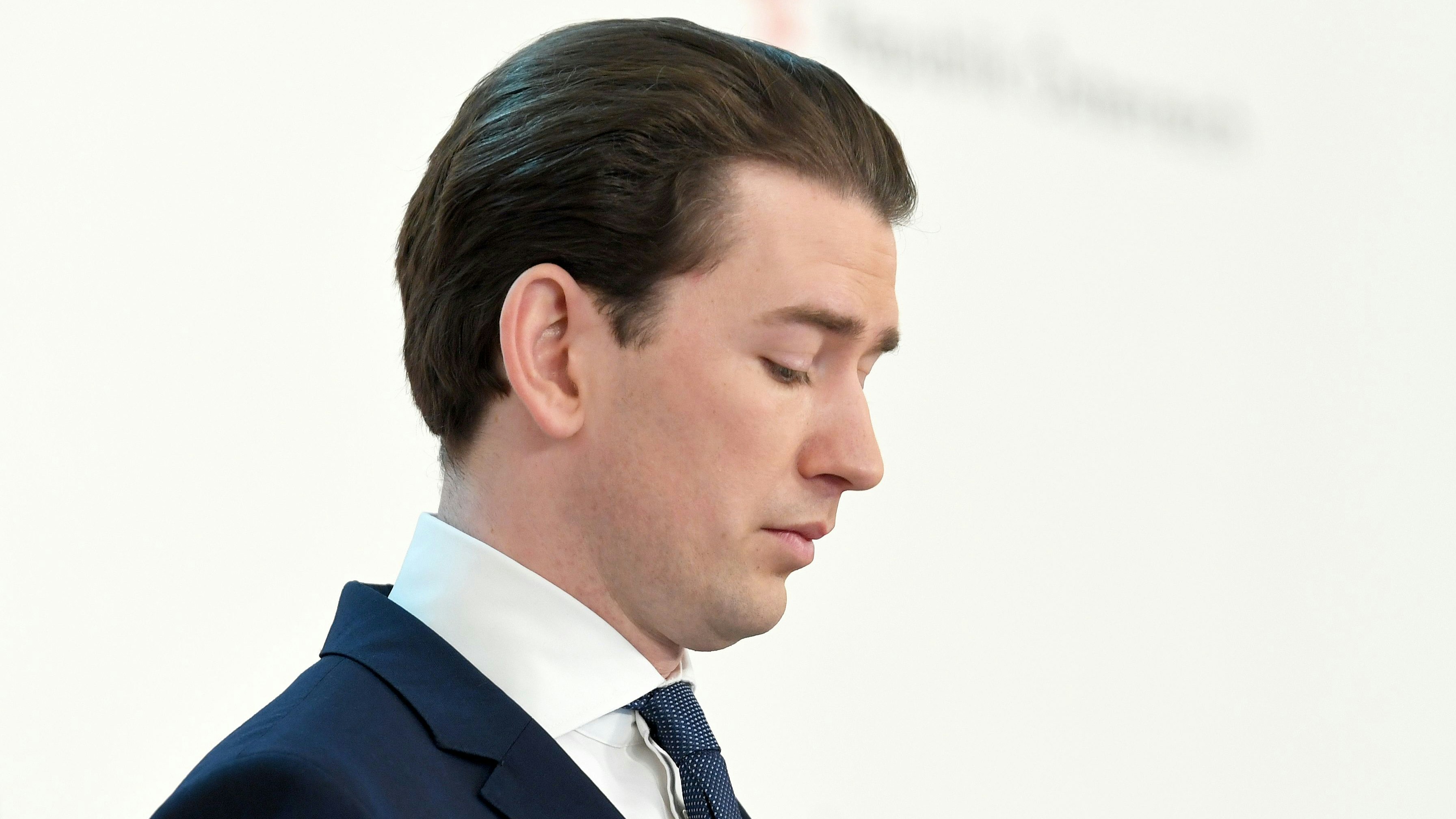 Download von www.picturedesk.com am 12.03.2021 (12:31).  ABD0077_20210312 - WIEN - ÖSTERREICH: Bundeskanzler Sebastian Kurz (ÖVP) im Rahmen einer PK mit dem Titel "Impfstofflieferungen der EU" am Freitag, 12. März 2021, in Wien. - FOTO: APA/ROLAND SCHLAGER - 20210312_PD2631 - Rechteinfo: Rights Managed (RM)