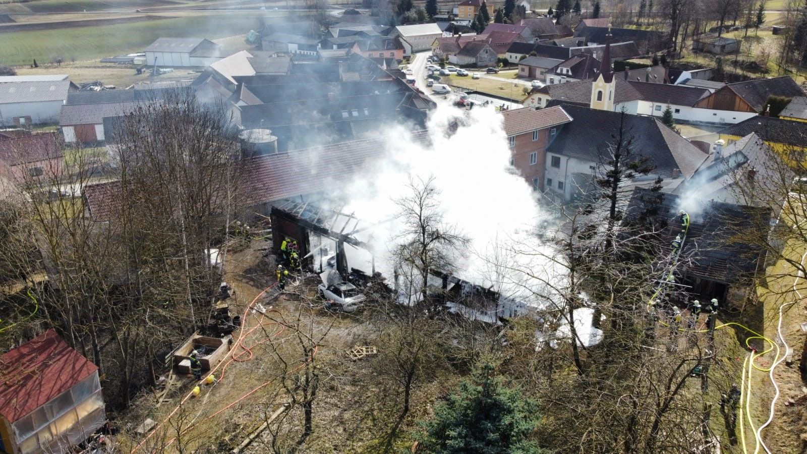 150 Mann stehen im Einsatz.