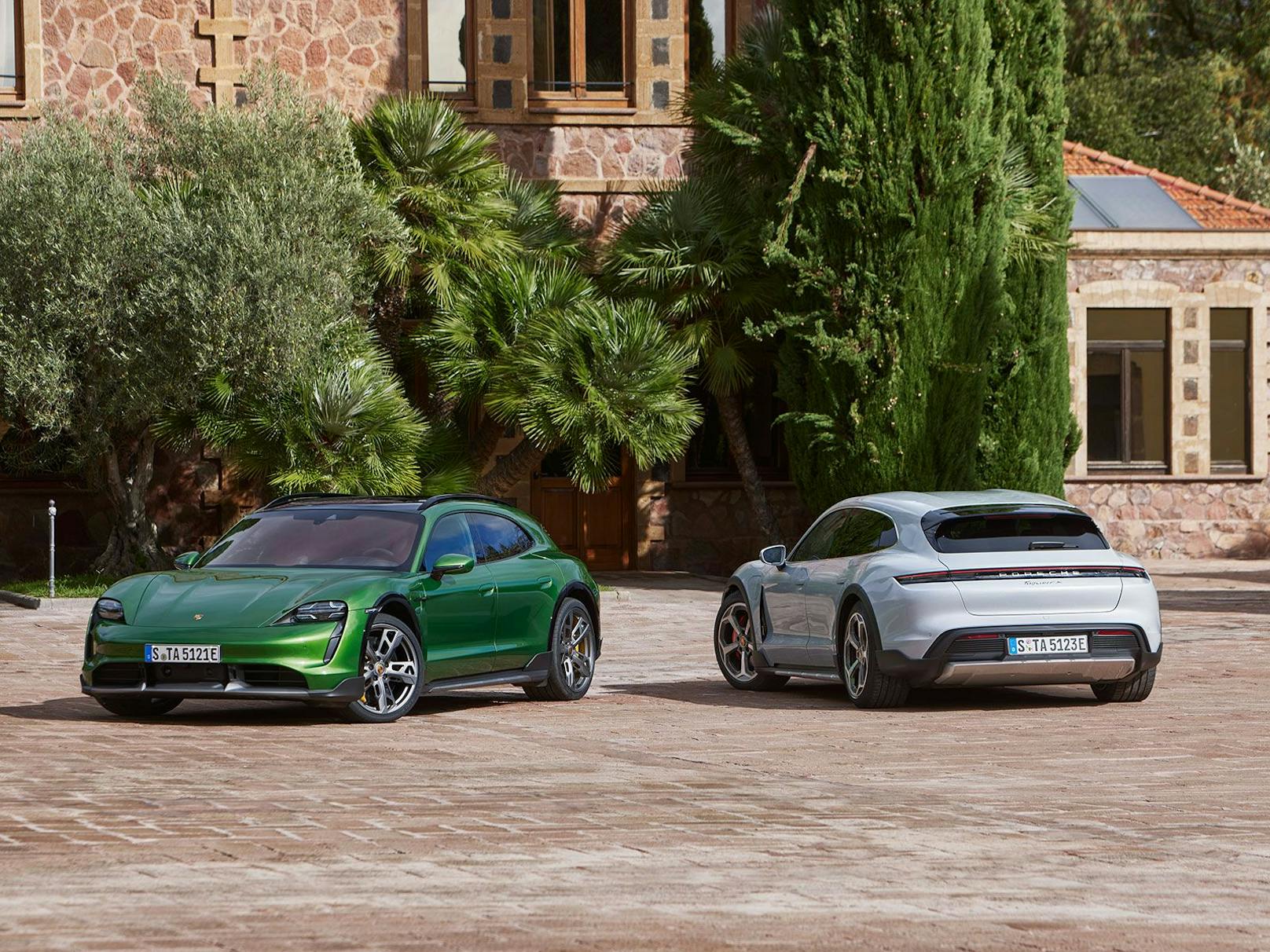 Vier Versionen des Porsche Taycan Cross Turismo stehen zum Start zur Wahl