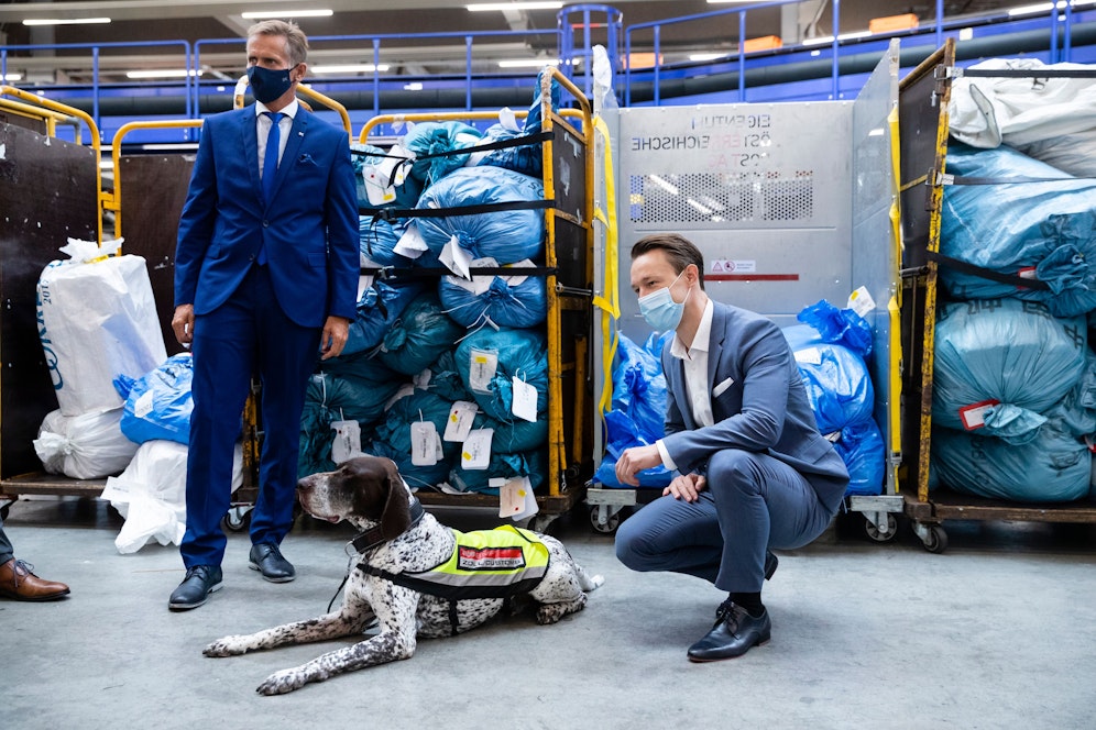 Alleine 2020 hat der österreichische Zoll mehr als eine Tonne Suchtmittel aus dem Verkehr gezogen. 