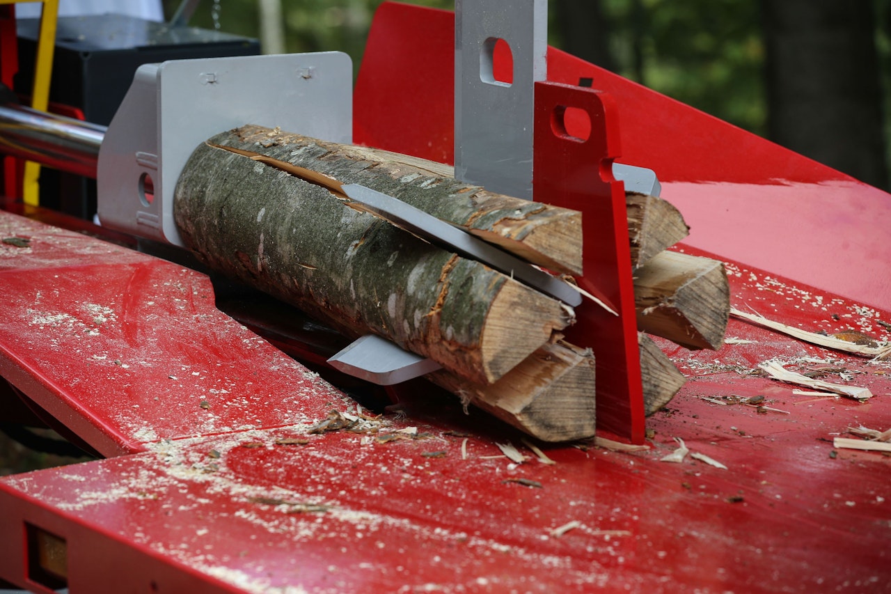 Heute.at - Frau (66) verliert Zeigefinger durch Holzspalter