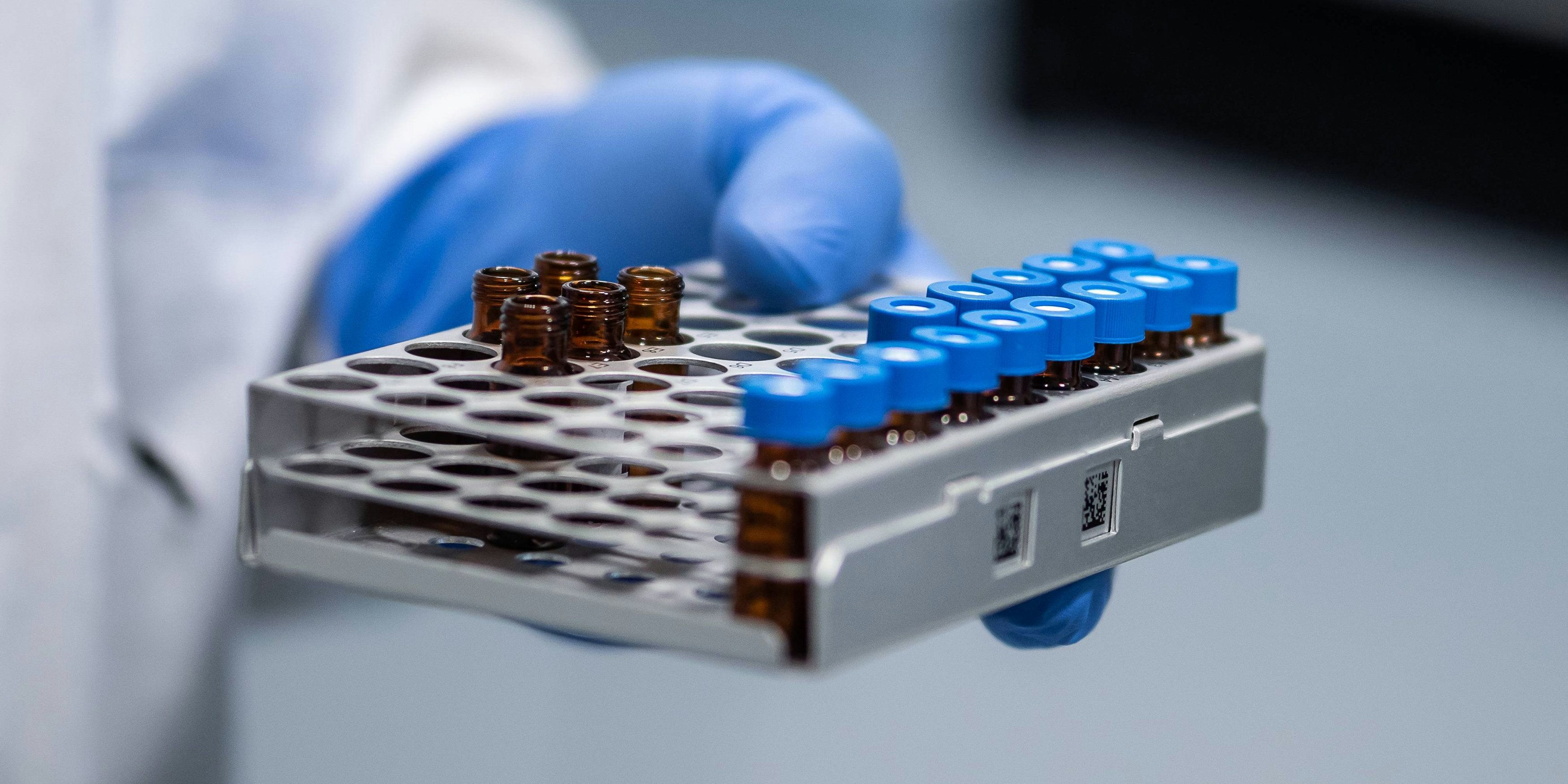 Download von www.picturedesk.com am 13.03.2021 (08:57).  08.03.2021, Konstantynow Lodzki, POL, Impfstoff Novavax Herstellung in Polen, das in Polen ansässige Biotech-Unternehmen Mabion hat eine vorläufige Vereinbarung zur Herstellung des COVID-19-Impfstoffs von Novavax unterzeichnet, im Bild Aufnahme im Labor des Biotech-Unternehmen Mabion, in dem der Novavax Impfstoff hergestellt werden soll // Poland-based biotech company Mabion has signed a preliminary agreement to manufacture Novavax's COVID-19 vaccine. Konstantynow Lodzki, Poland on 2021/03/08. EXPA Pictures © 2021, PhotoCredit: EXPA/ Newspix/ MIKOLAJ ZACHAROW *****ATTENTION - for AUT, SLO, CRO, SRB, BIH, MAZ, TUR, SUI, SWE, ITA only***** - 20210308_PD9721 - Rechteinfo: Rights Managed (RM)