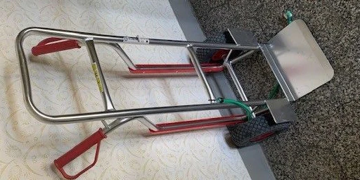 Mit dieser Transportrodel versuchte der 25-Jährige, die Wohnungstüre seiner Ex einzuschlagen.