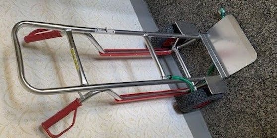 Mit dieser Transportrodel versuchte der 25-Jährige, die Wohnungstüre seiner Ex einzuschlagen.