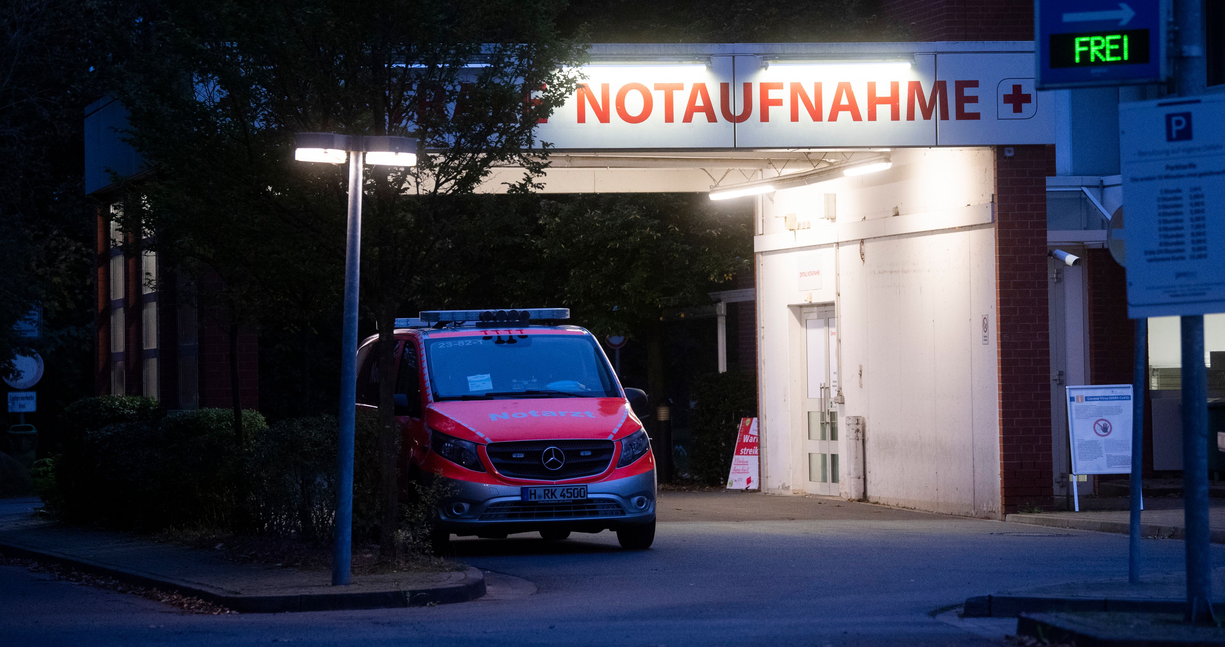 Die Rettungskräfte konnten die beiden Jungen nur noch tot aus dem Gewässer bergen (Symbolbild).