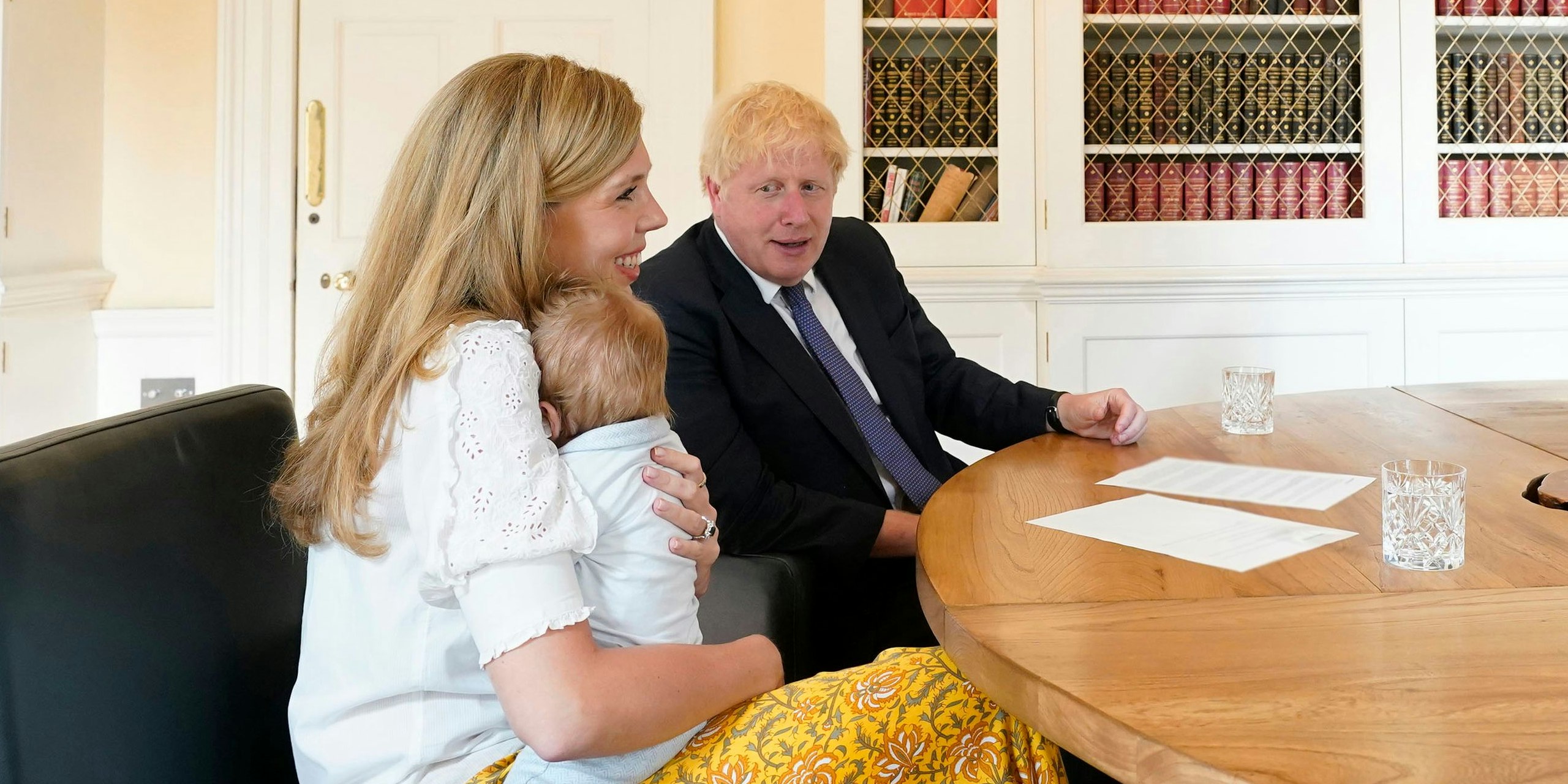 Albtraum? Die Johnsons in ihrer Wohnung 