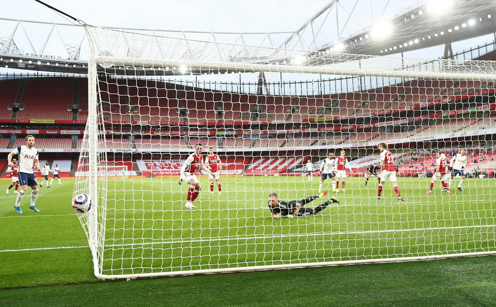 Arsenal bezwang Tottenham im Derbys mit 2:1.