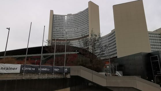 Todesfall in der Warteschlange vor Austria Center