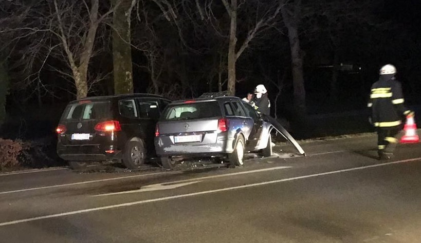 Bei dem Crash wurden zwei Kinder leicht verletzt.
