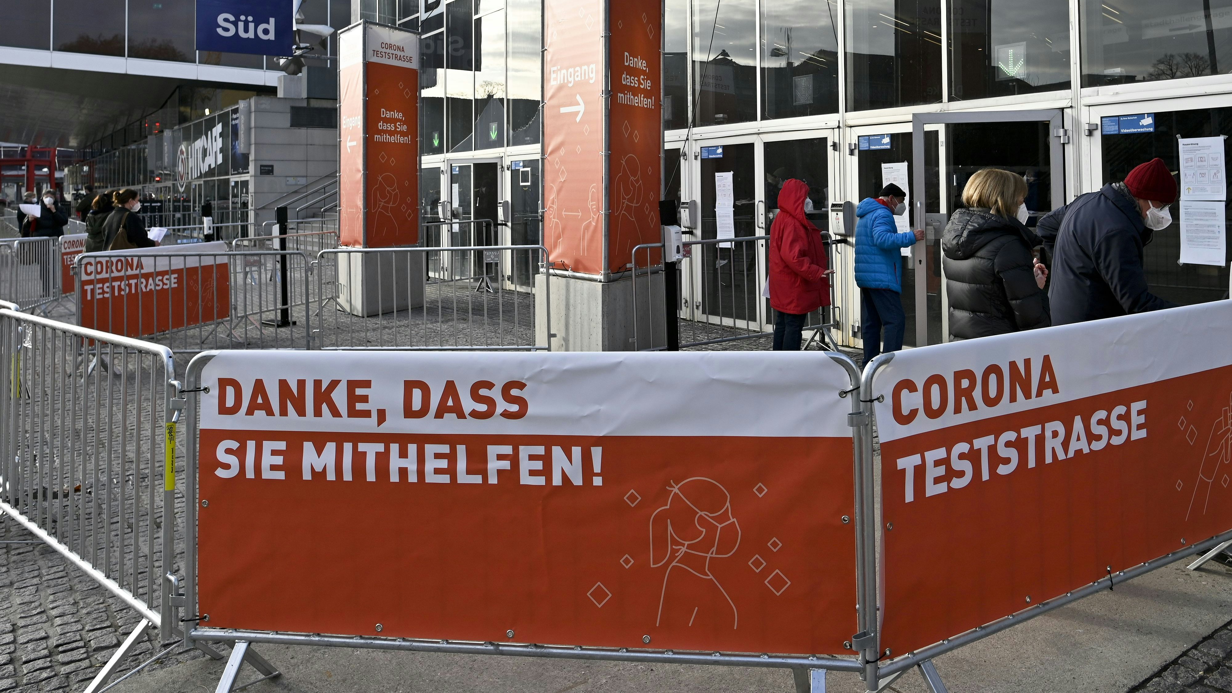 Der Zugangsbereich zur Teststraße Wiener Stadthalle aufgenommen am Freitag, 08. Jänner 2021, im Rahmen des Starts der Massentests in Wien