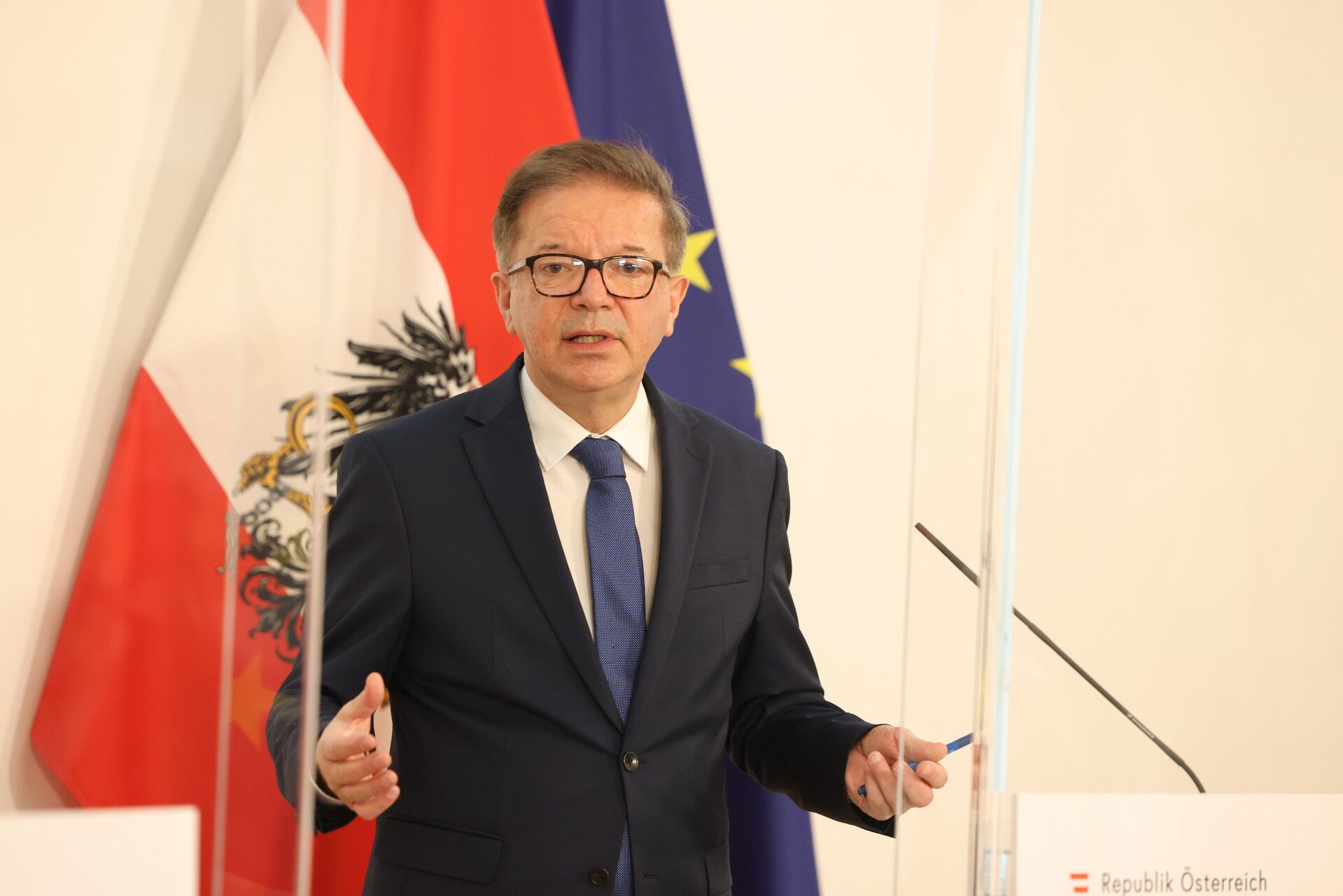 Anschober könnte mit schlechten Neuigkeiten aus seiner gesundheitlichen Auszeit zurückkehren.