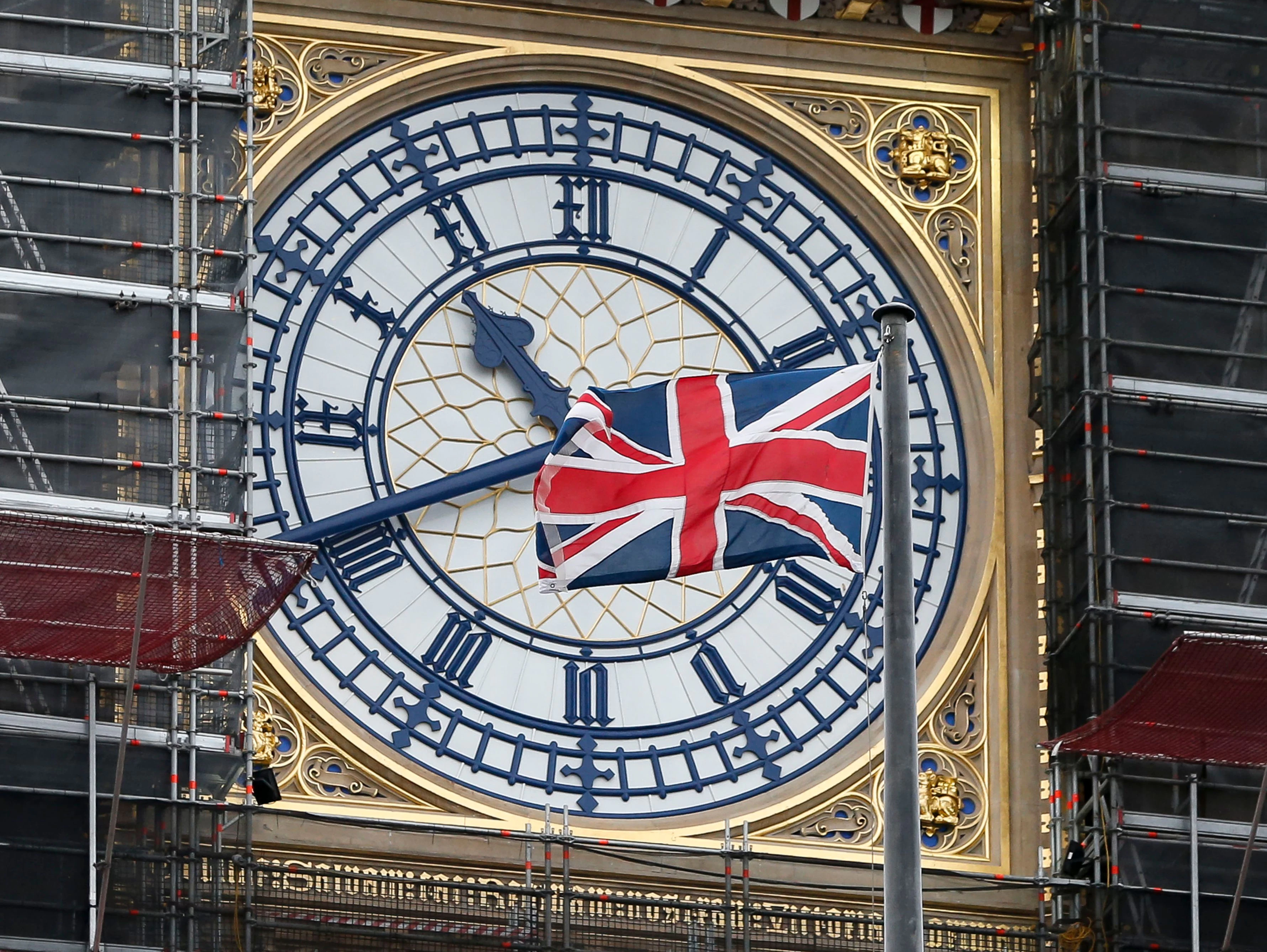 Union Jack vor dem Big Ben in London