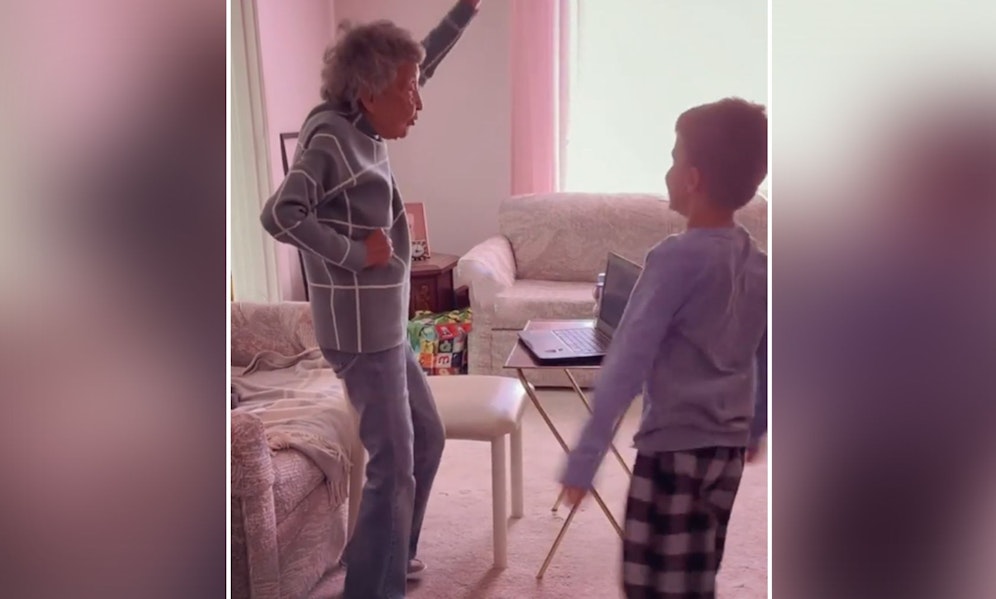 Die 102-jährige Angela Fulkerson aus Arizona (USA) darf sich nun endlich wieder mit ihren Liebsten treffen.