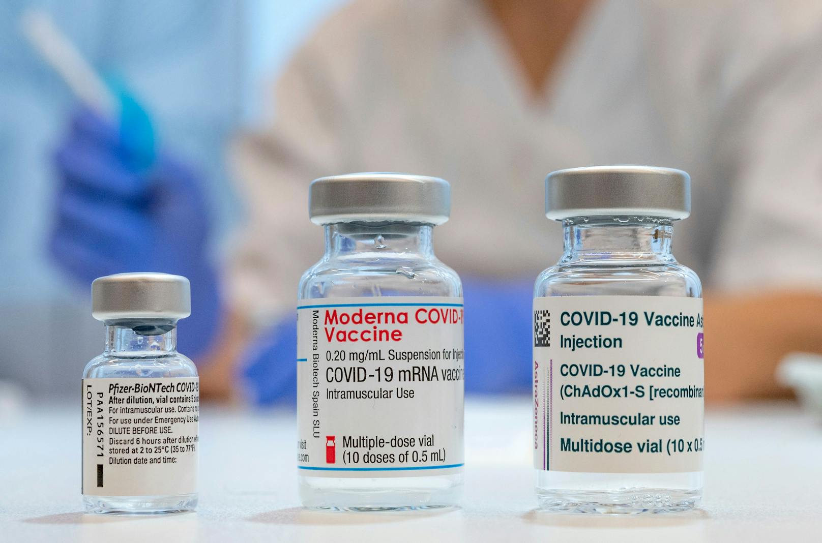 Die Impfstoffhersteller prüfen bereits, ob eine Modifizierung aufgrund der neuen Omikron-Variante notwendig ist.