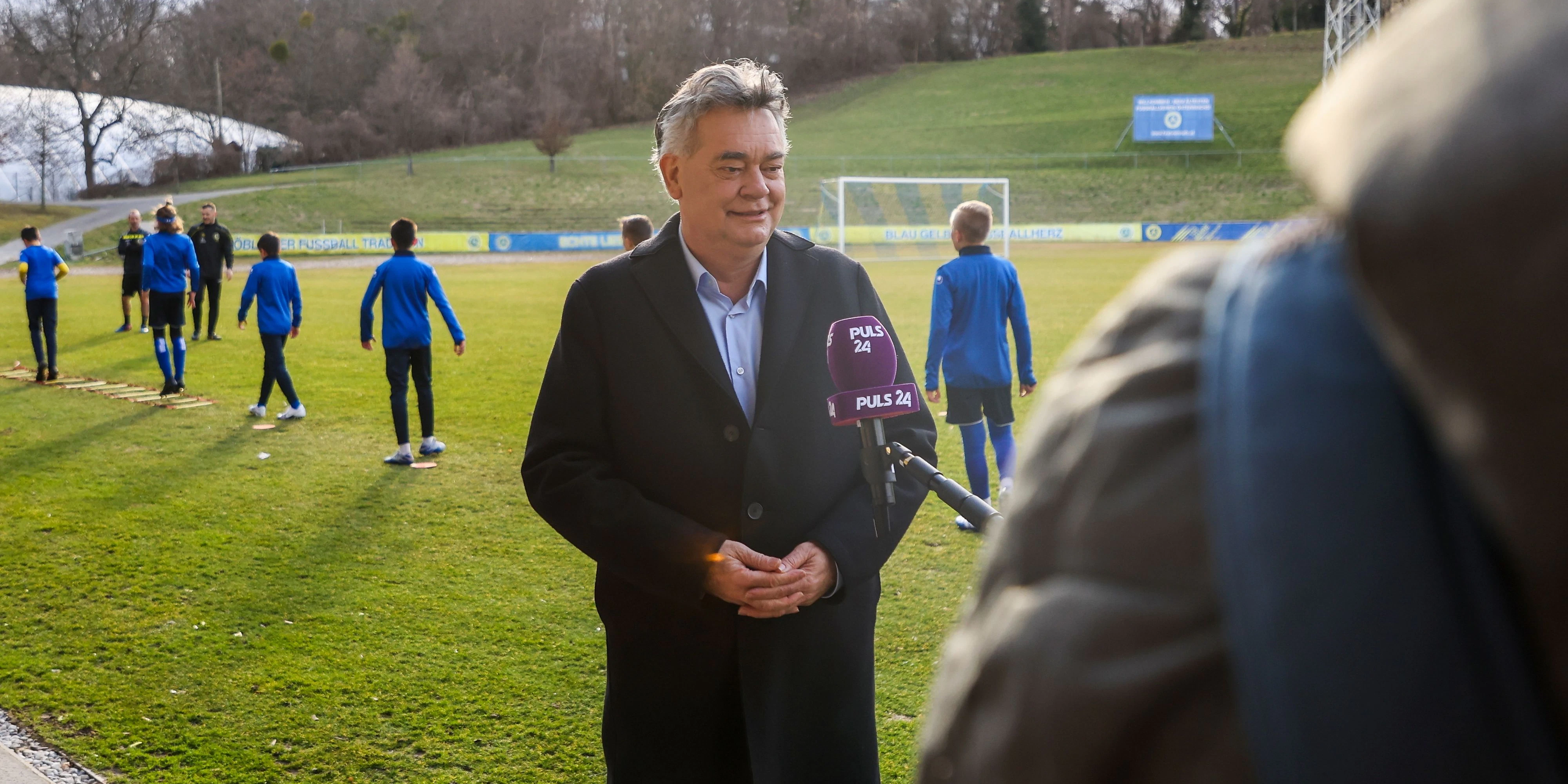 Sportminister Werner Kogler beim Nachwuchs-Training der Vienna.