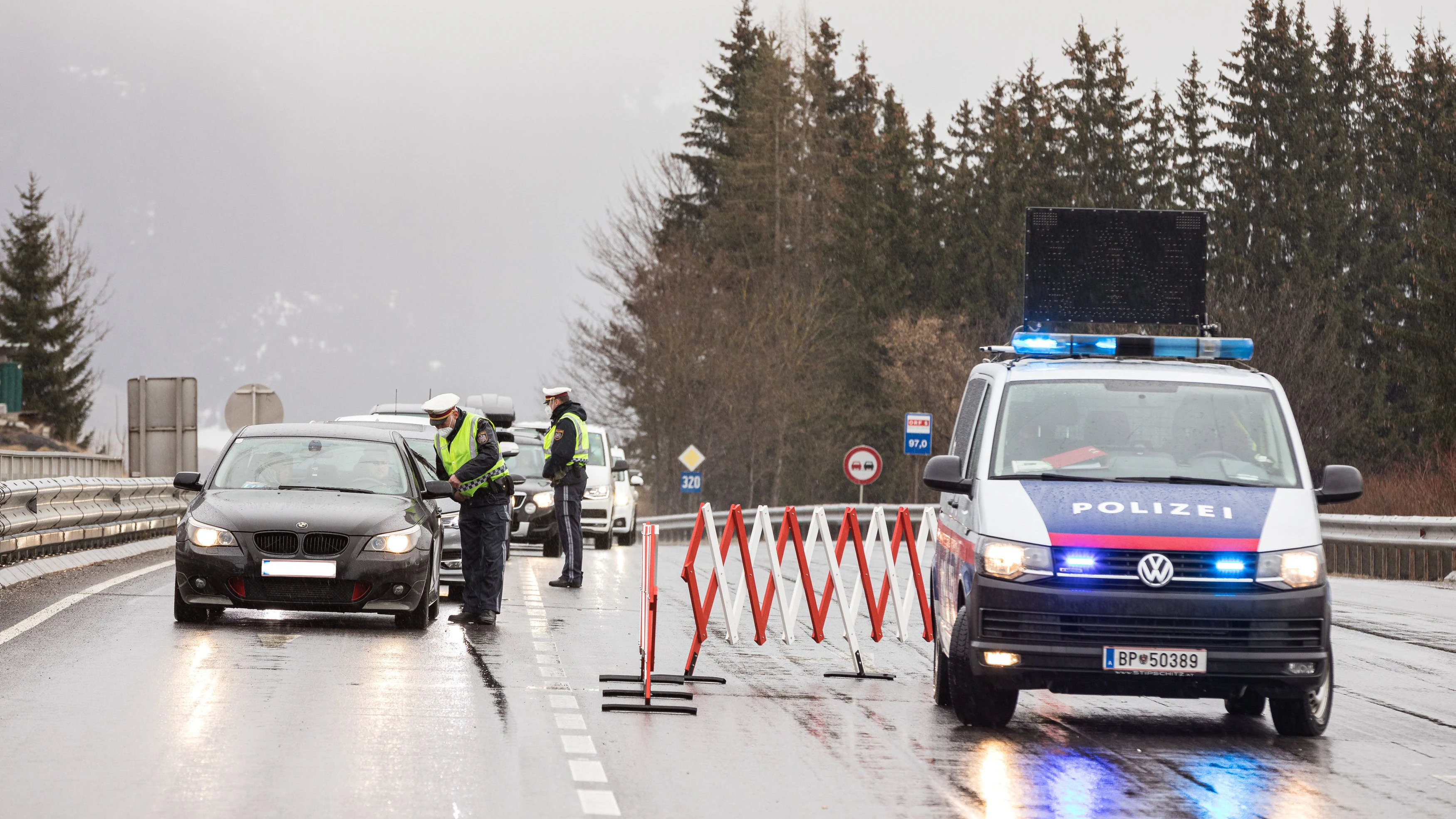 Ausreisetest-Kontrolle durch die Polizei. Symbolbild