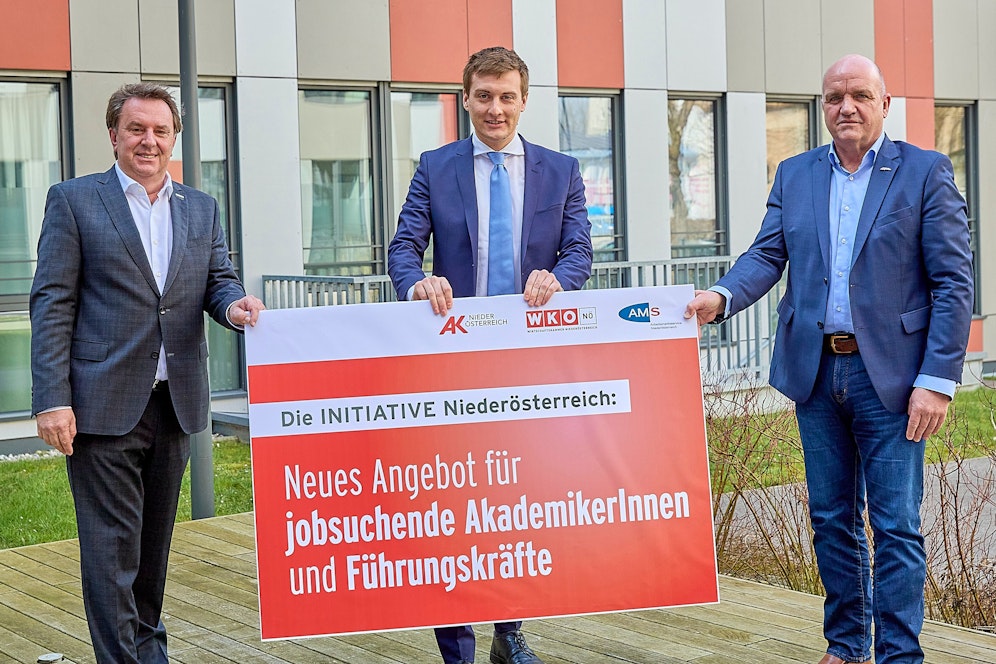 Wolfgang Ecker (Präsident WKNÖ), Sven Hergovich (Landesgeschäftsführer AMS NÖ) und Markus Wieser (Präs. AK NÖ, Vors. ÖGB NÖ).