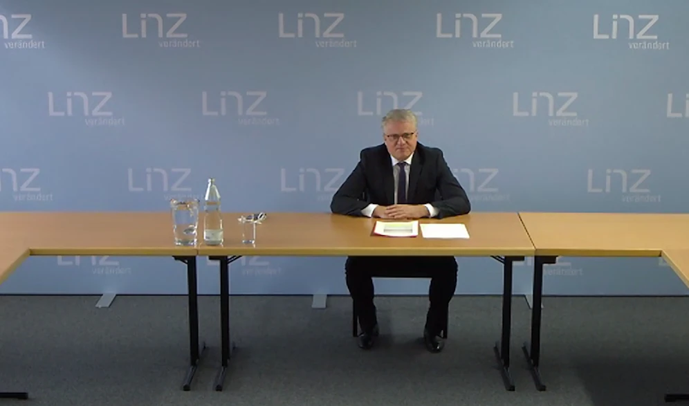 Kluas Luger kritisiert in einer Online-PK die Regierung für ihre Corona-Politik.