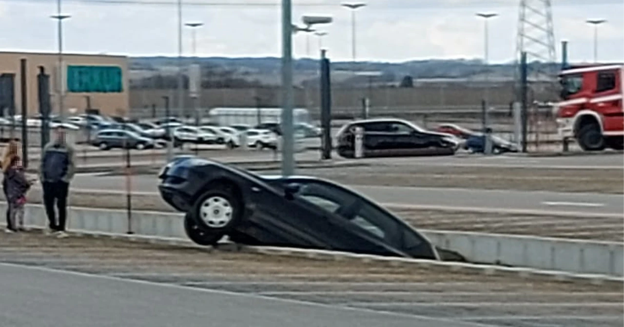 Dieser Autofahrer dürfte sich beim Parken verschätzt haben