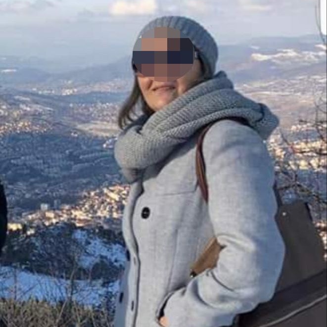 Verzweifelte Mutter ärgert sich über Regierungsregelung.