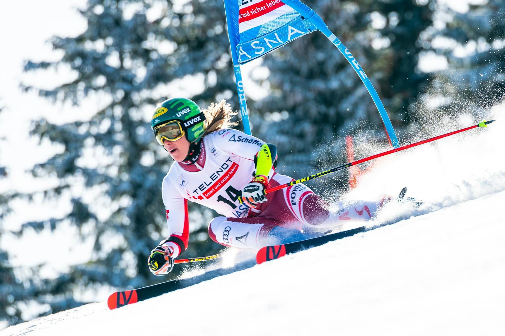 Bei den Technik-Rennen in Jasna (SVK) belegte Katharina Liensberger die Plätze vier und sieben. Mikaela Shiffrin gewann den Slalom, Petra Vlhova den Riesentorlauf.