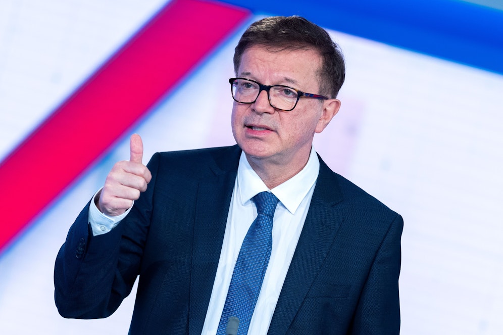 Gesundheitsminister Rudolf Anschober kündigt neue Corona-Maßnahmen für einen Gipfel am Montag an.