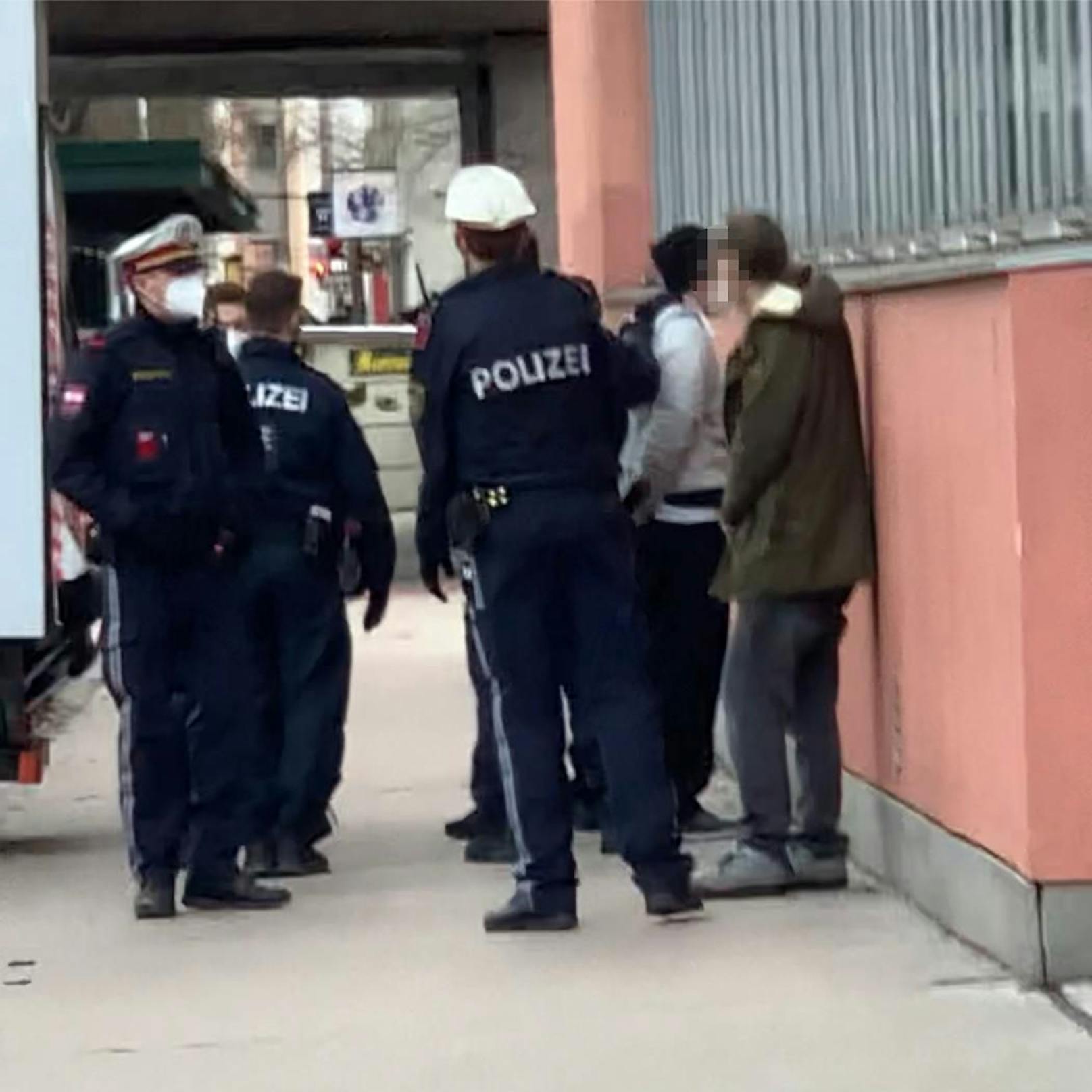 Die beiden Männer wurde auf der Engerthstraße festgenommen.