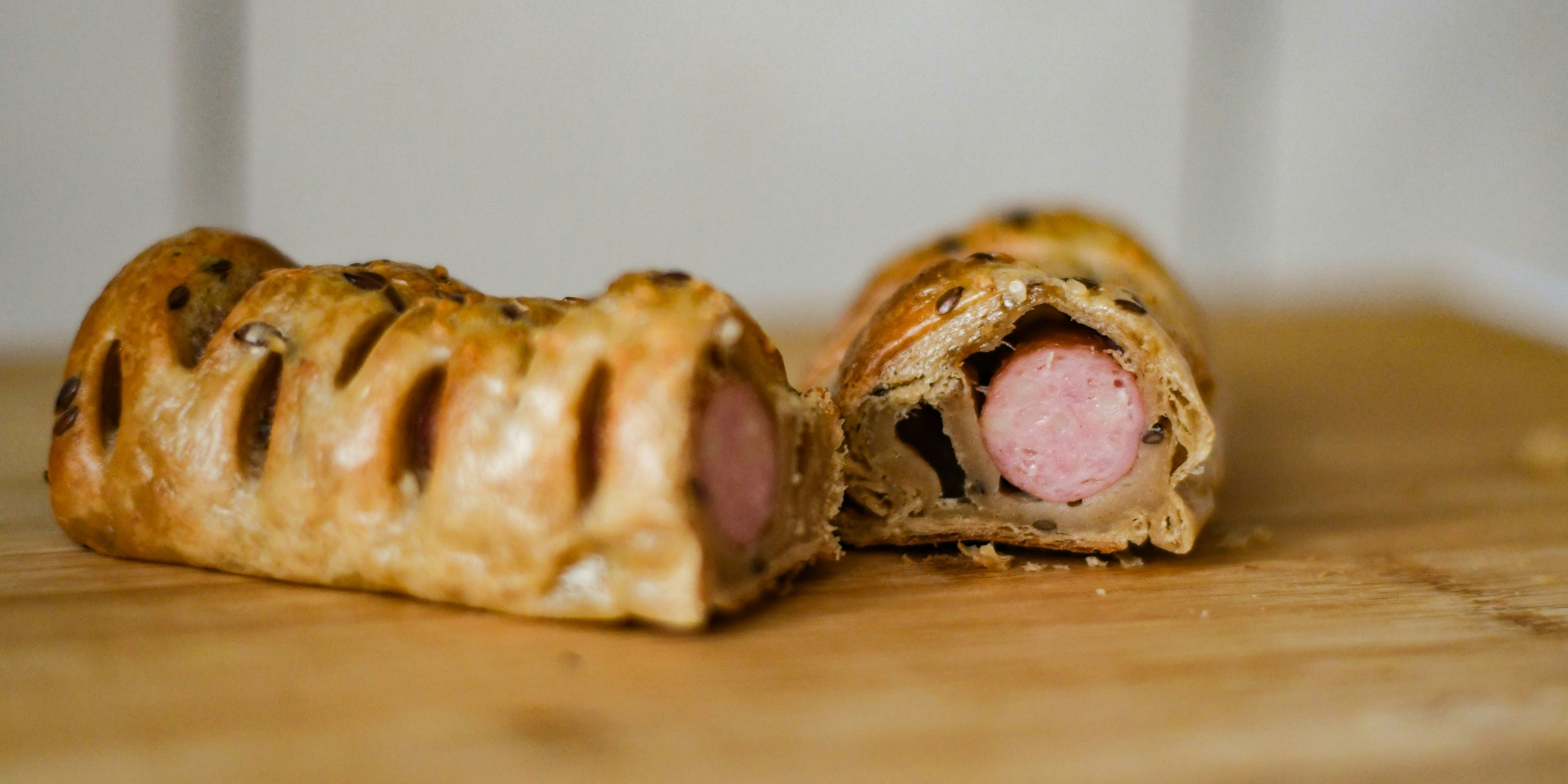 Käsekrainer in Blätterteig. 