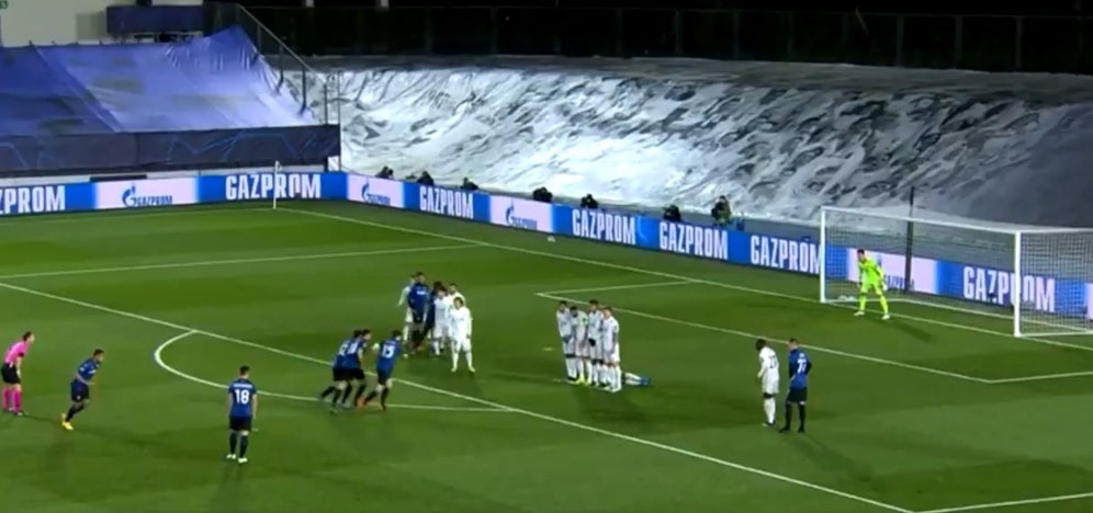 Der Atalanta-Freistoßtrick. 