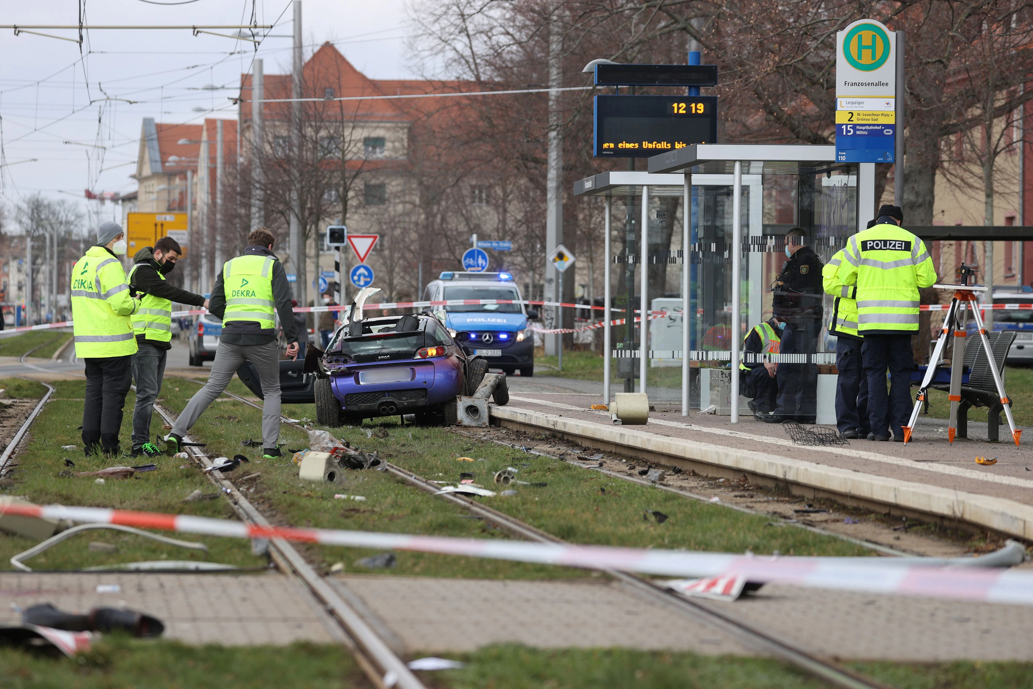 In Leipzig fuhr ein Autolenker in eine Menschengruppe, zwei Personen starben.