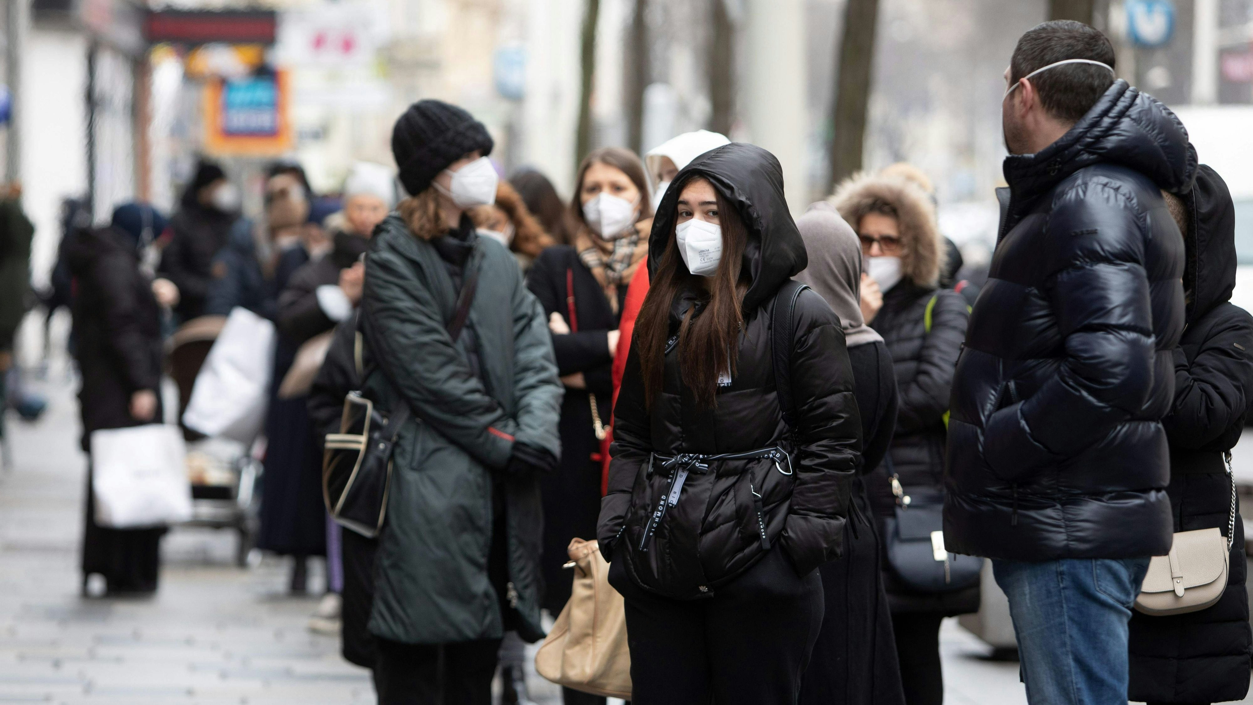 Das Durchschnittsalter der Corona-Infizierten liegt bei 38,3 Jahren.