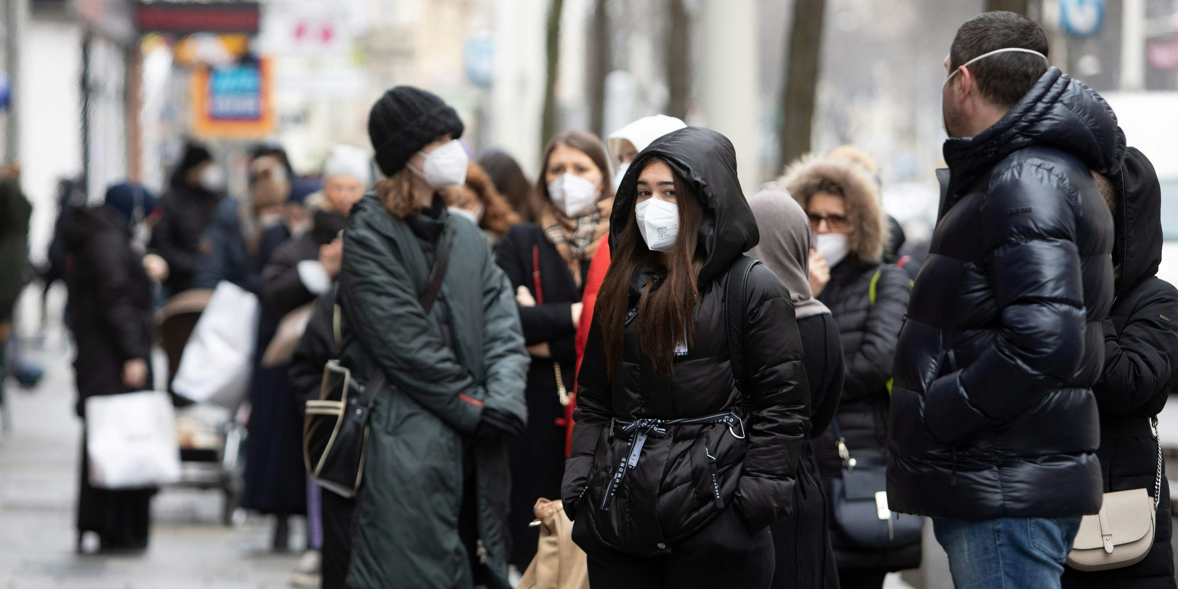 Das Durchschnittsalter der Corona-Infizierten liegt bei 38,3 Jahren.