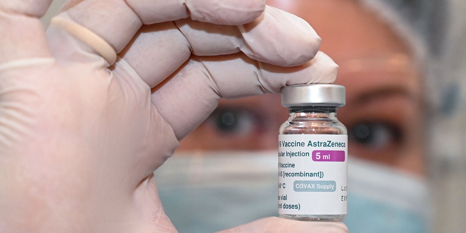 In mehr als einem Dutzend Ländern wurde ein Impfstopp für das AstraZeneca-Vakzin verhängt