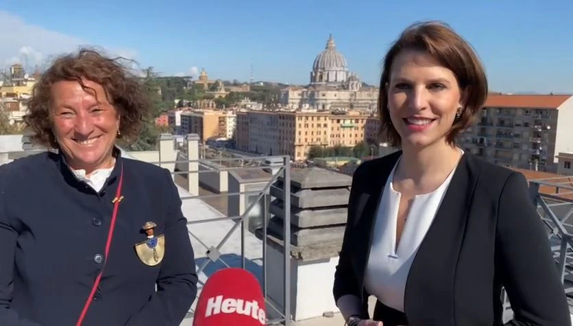 Europaministerin Karoline Edtstadler (ÖVP) mit der Hotelbetreiberin Catherine Delmirani in Rom.