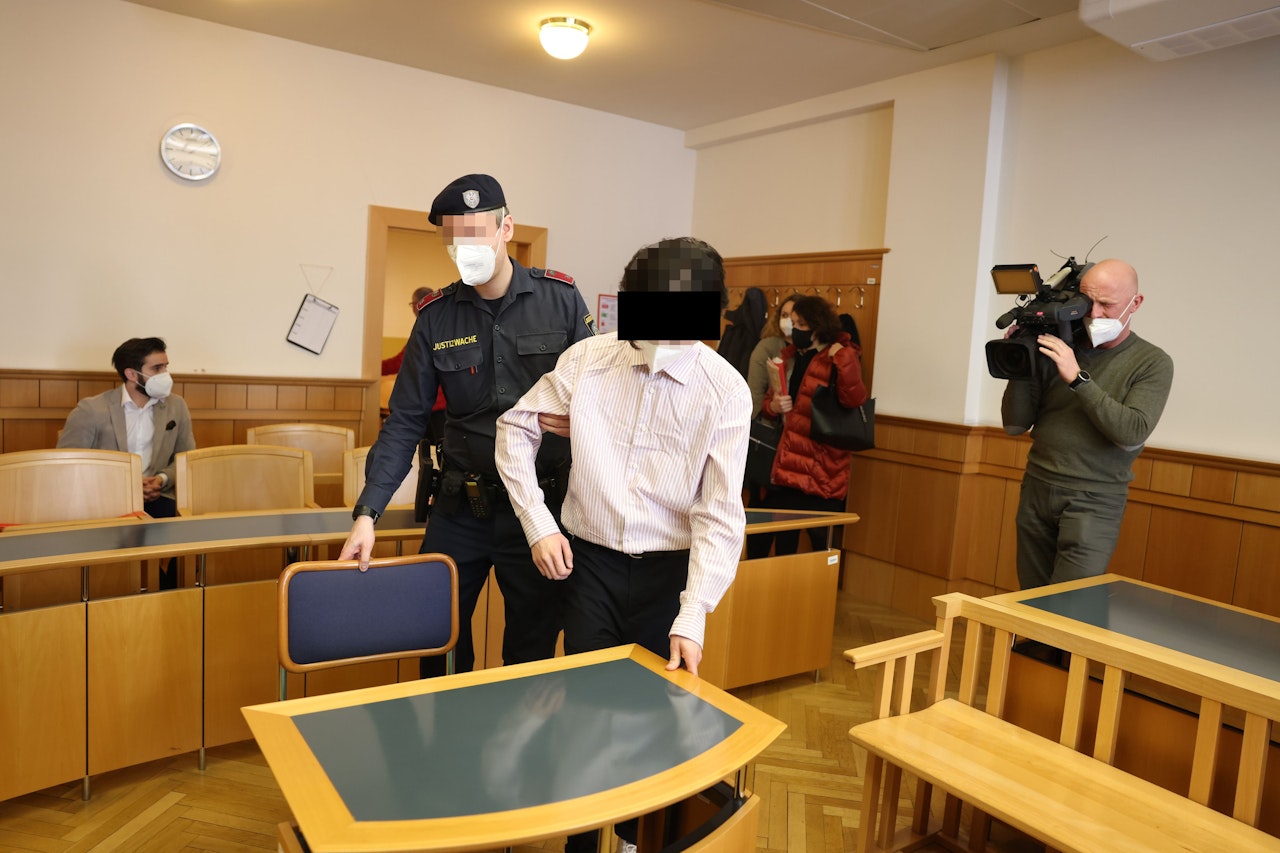 Heute.at - Falscher Fußballer versprach Mädchen für Sex ein iPhone