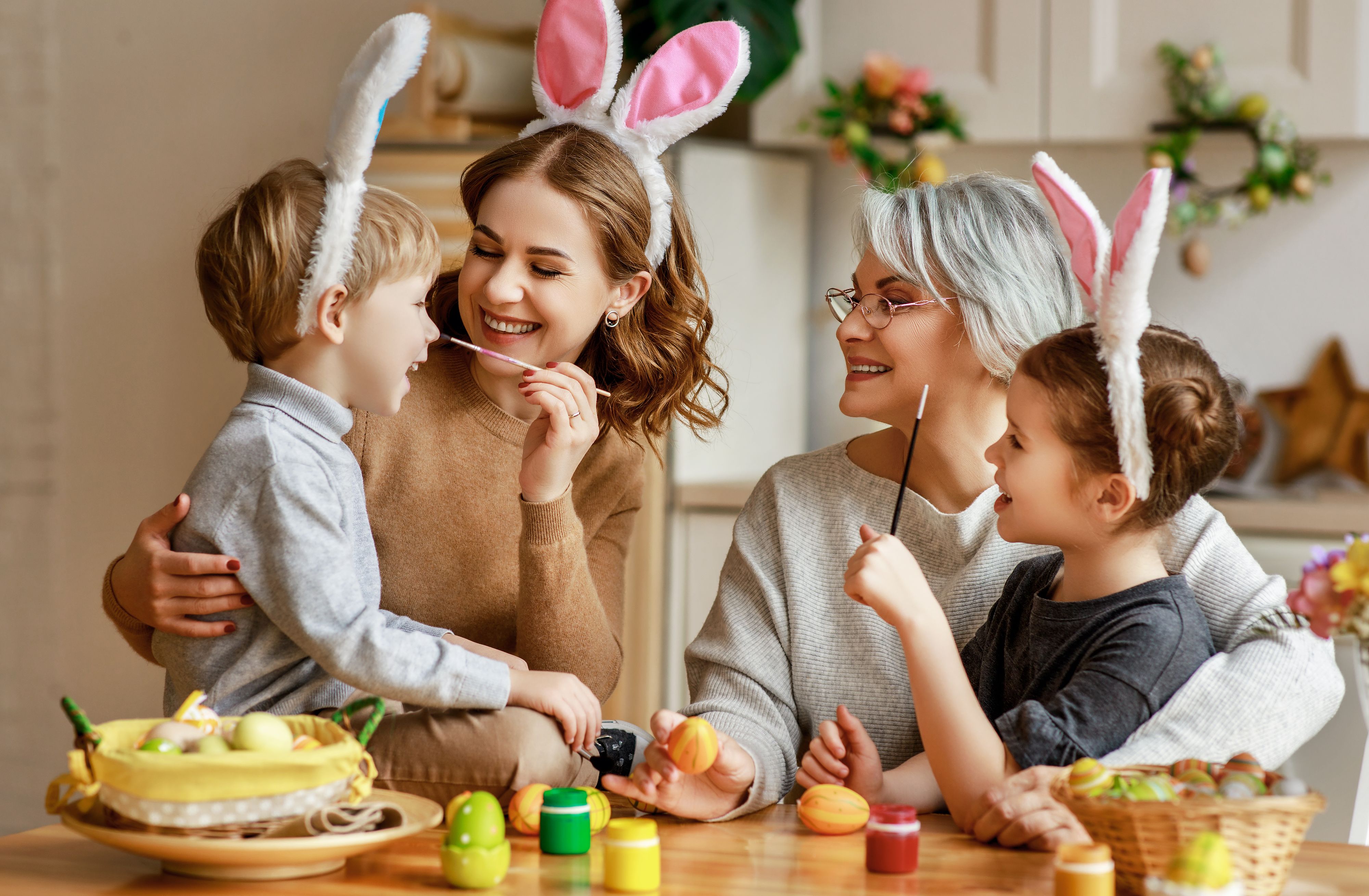 Ostern sieht es in Familien in Österreich wohl so (ähnlich) aus. Deutlich spektakulärer sind da die Bräuche in anderen Ländern.