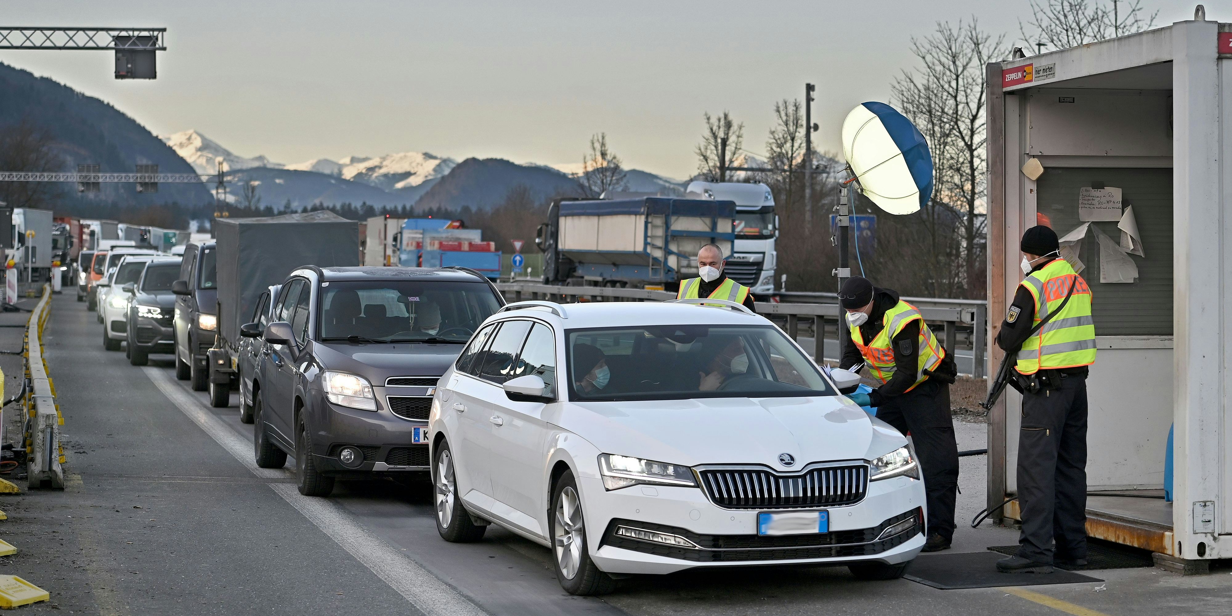 Grenzkontrollen bei Kiefersfeld an der Grenze zwischen Tirol und Bayern.