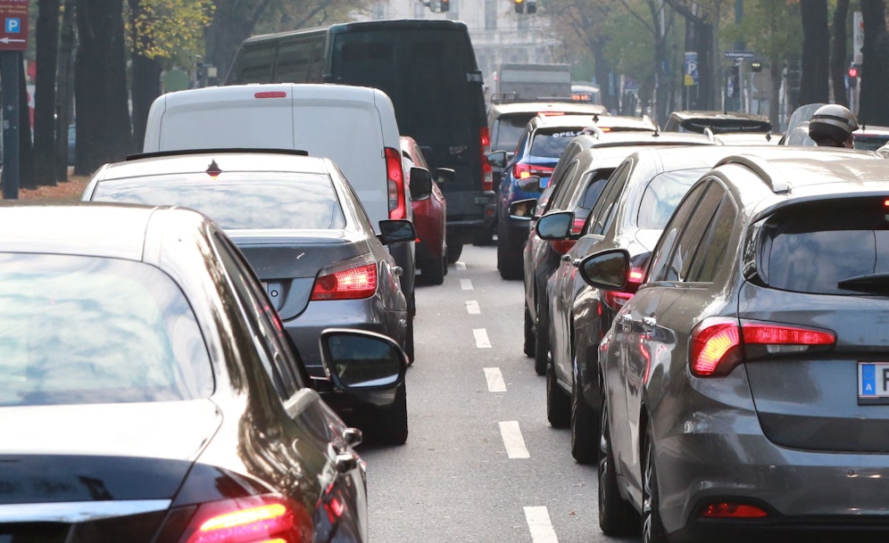 Stau am Ring kurz vor dem Schwarzenbergplatz. Symbolbild