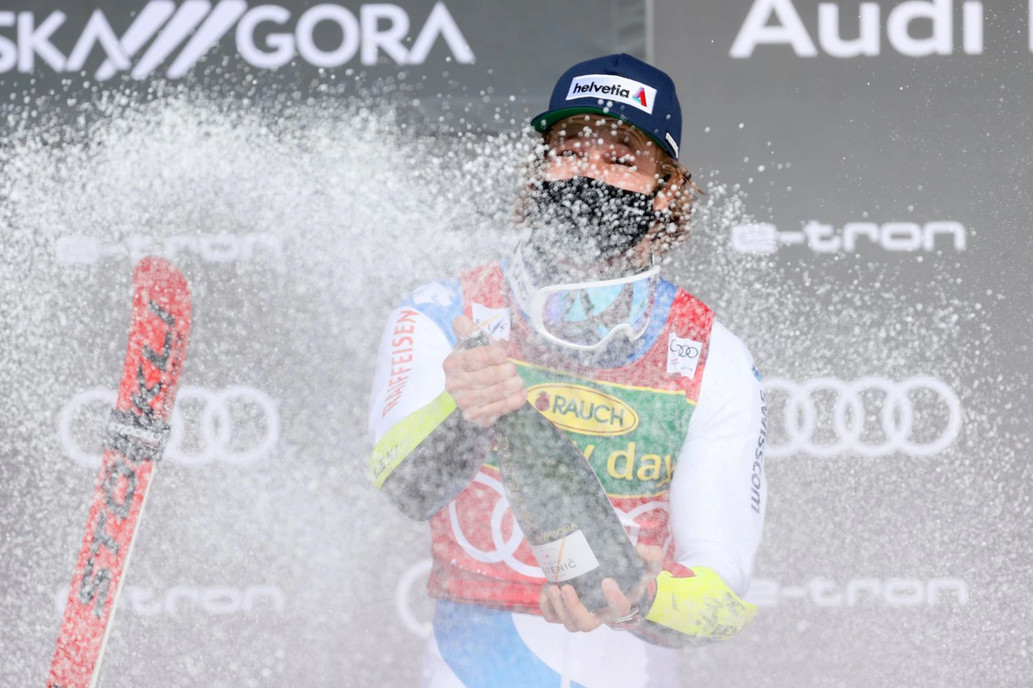 Marco Odermatt durfte in Kranjska Gora Sekt vergießen.