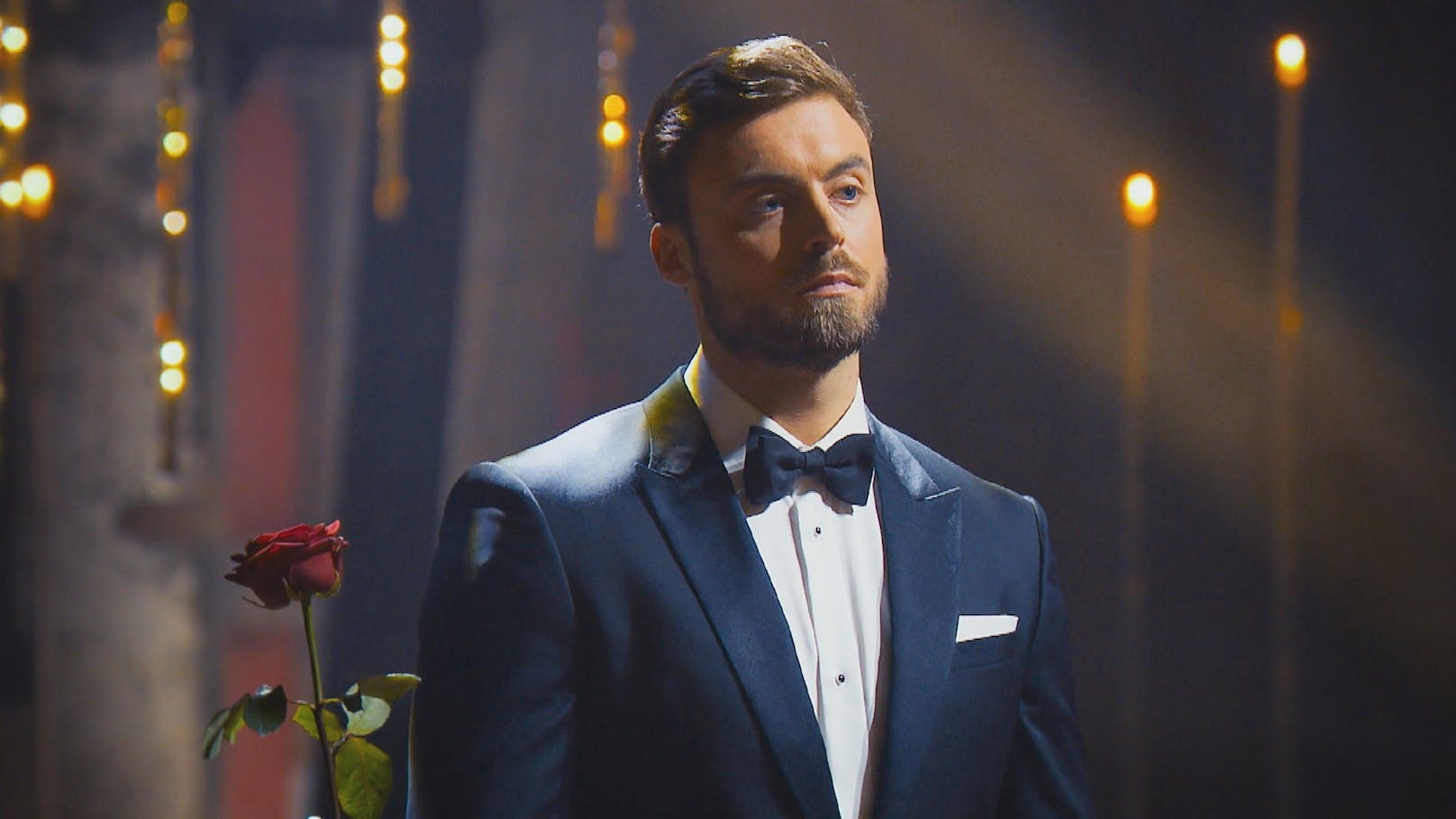 "Der Bachelor" <strong>Niko</strong> hat im Finale der RTL-Kuppelshow seine letzte Rose vergeben. Sein Herz dürfte aber trotzdem nicht für die Siegerin schlagen.<br>