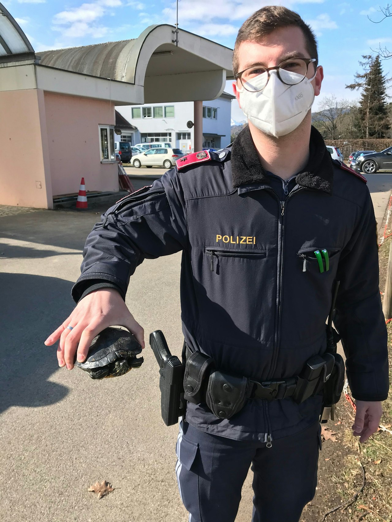 Heute.at - Bürger alarmiert Polizei – diese macht traurigen Fund