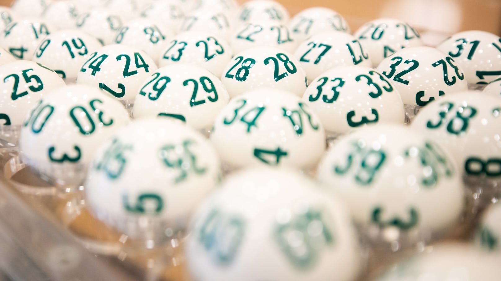 Am Sonntag geht es bei "Lotto 6 aus 45" um mehr als 6,6, Millionen Euro.