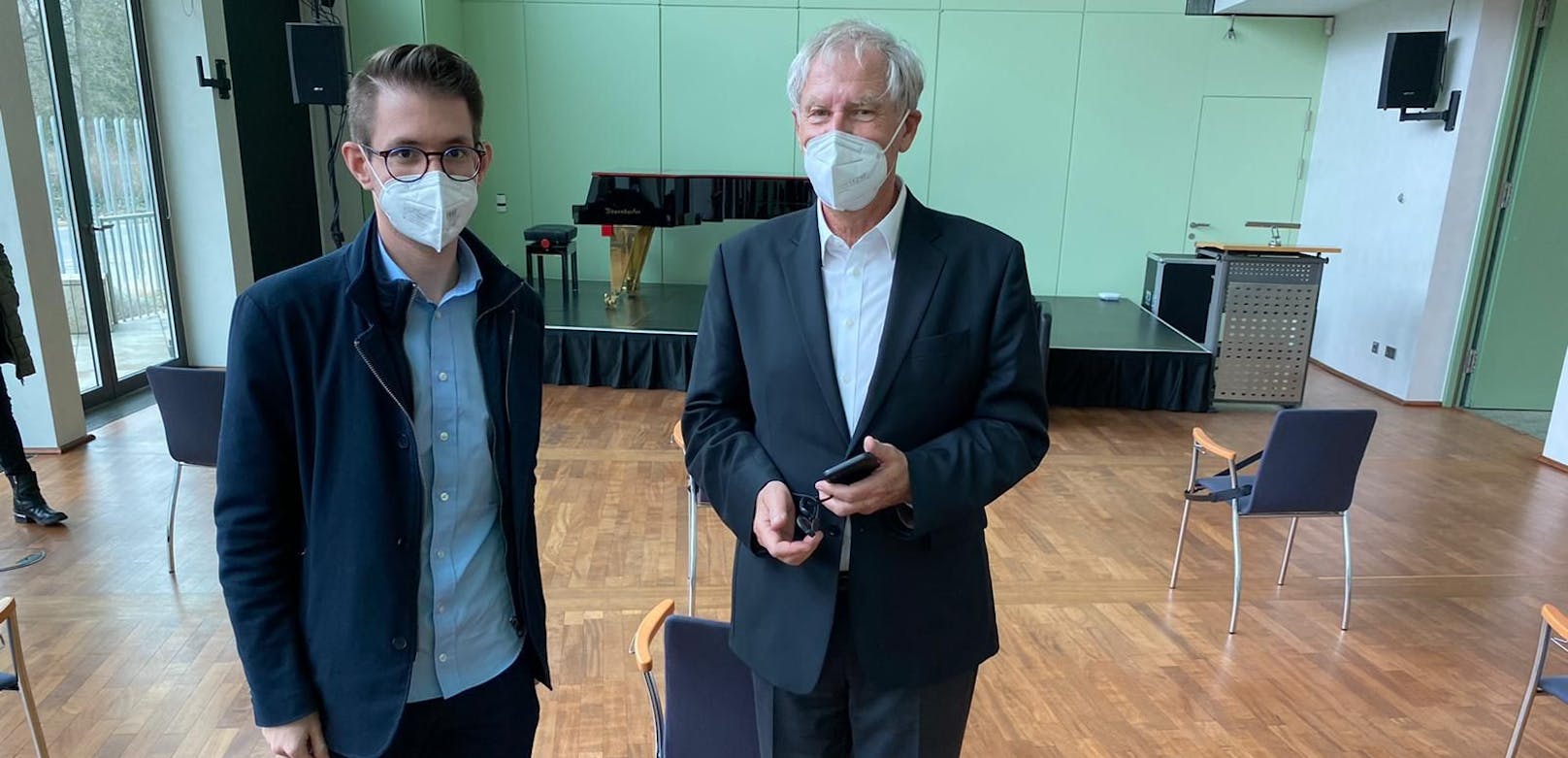 "Heute.at"-Chefredakteur Clemens Oistric mit dem Biontech-Gründer Christoph Huber.